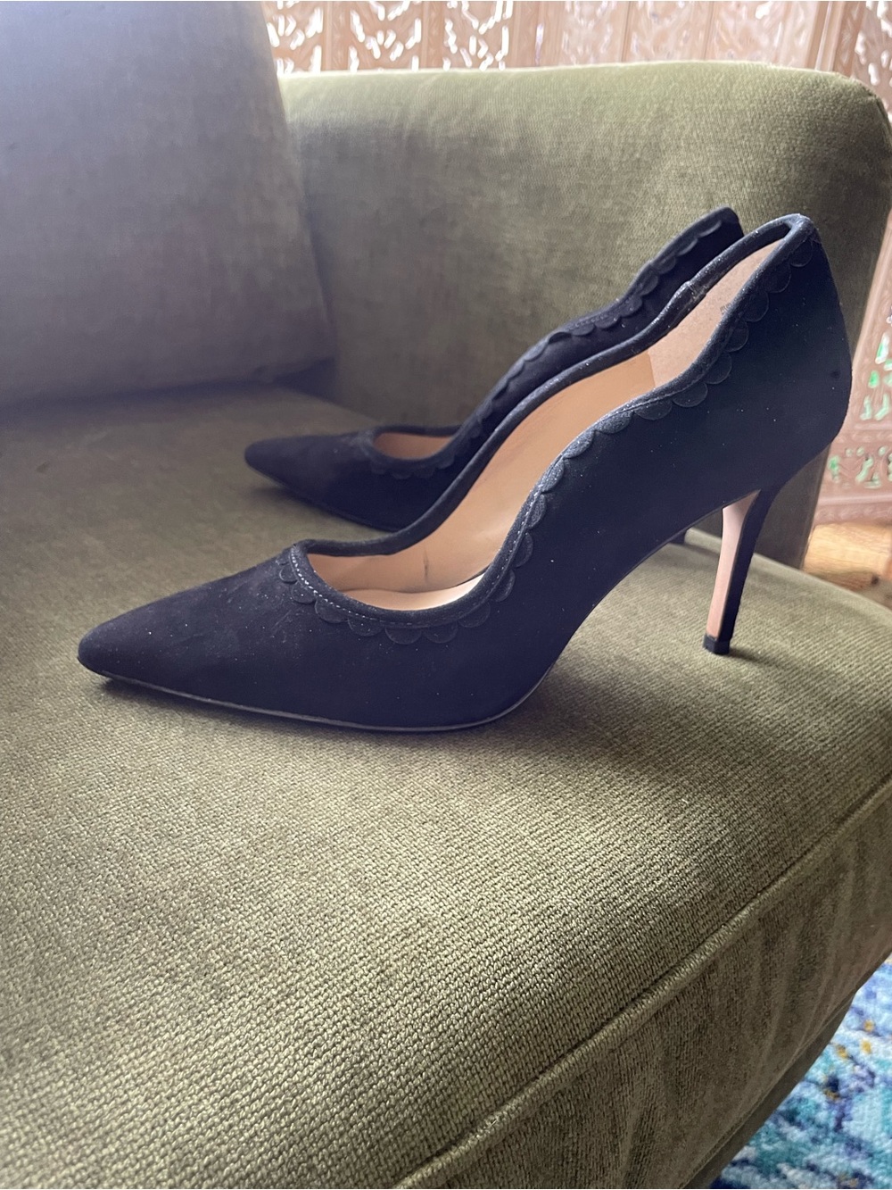 NIB Ann Taylor Mila Wavy Pump in Black Suede - 8M
